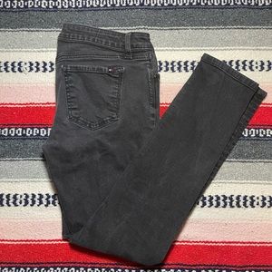 Women’s Tommy Hilfiger grey/black jeans in size 30x29, great condition!